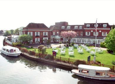 Macdonald Compleat Angler and River Thames at dawn