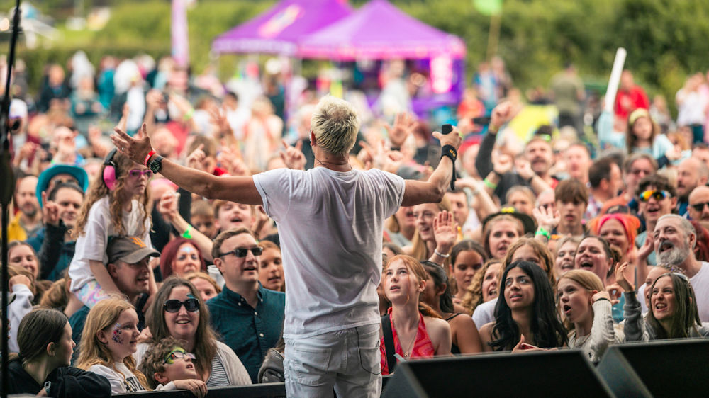 Performer on stage at Fi.Fest