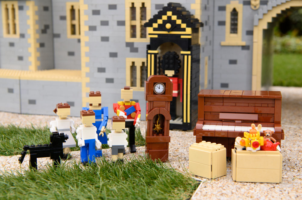 Talented Model Makers at the LEGOLAND® Windsor Resort have unveiled miniature LEGO® models of their new royal neighbours, The Duke and Duchess of Cambridge and their family, which will go on display in the iconic Miniland throughout September. 