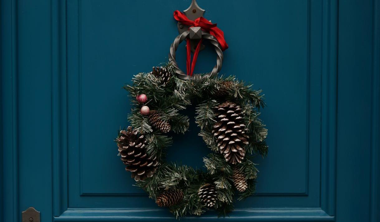 Christmas Wreath Making Events At Great Fosters Visit Windsor